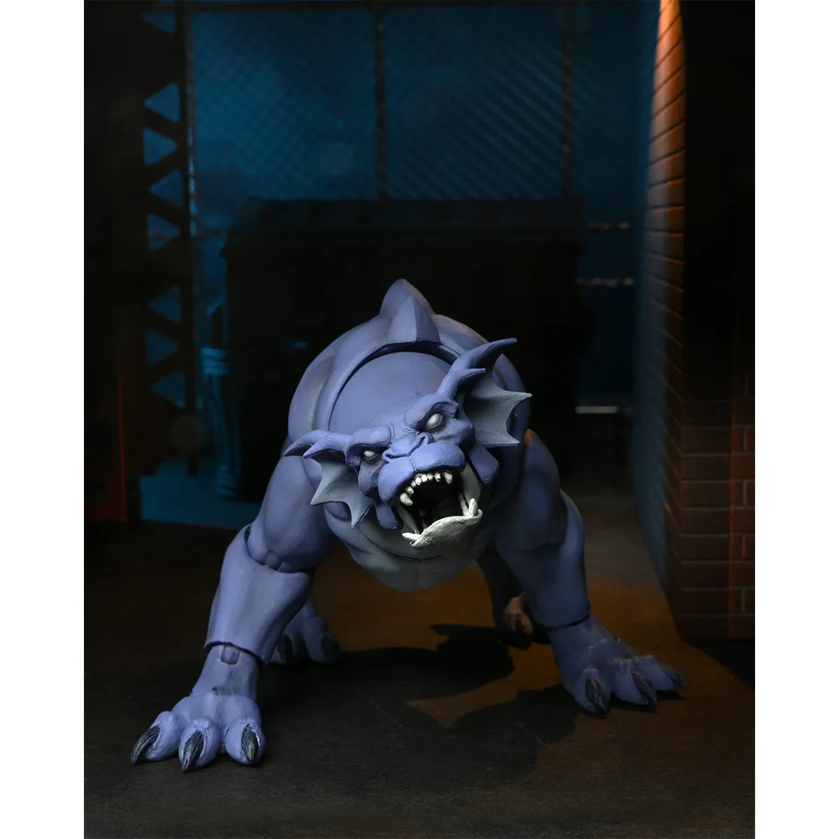 Gargoyles 7-Inch Scale Ultimate Bronx (with Goliath Closed Wings) Action Figure