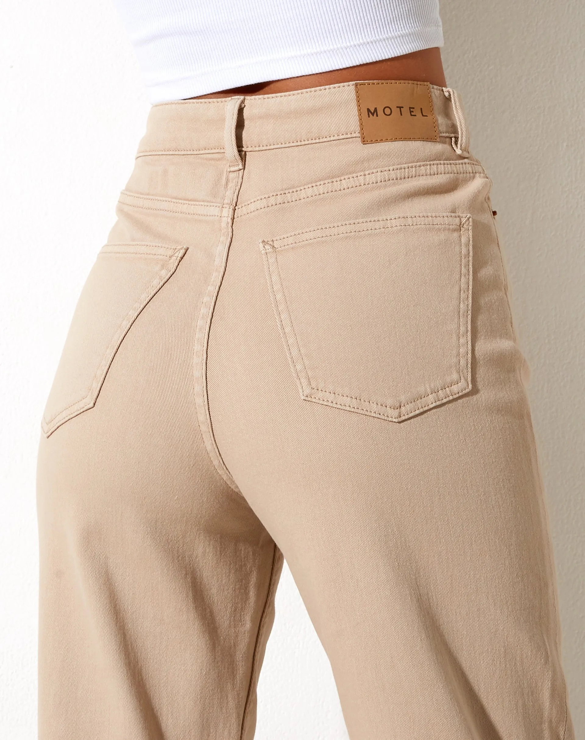 Straight Leg Jeans in Winter Sandwash