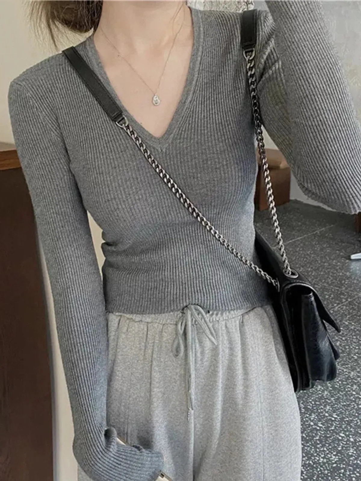 V-Neck Slim Bottoming Sweater