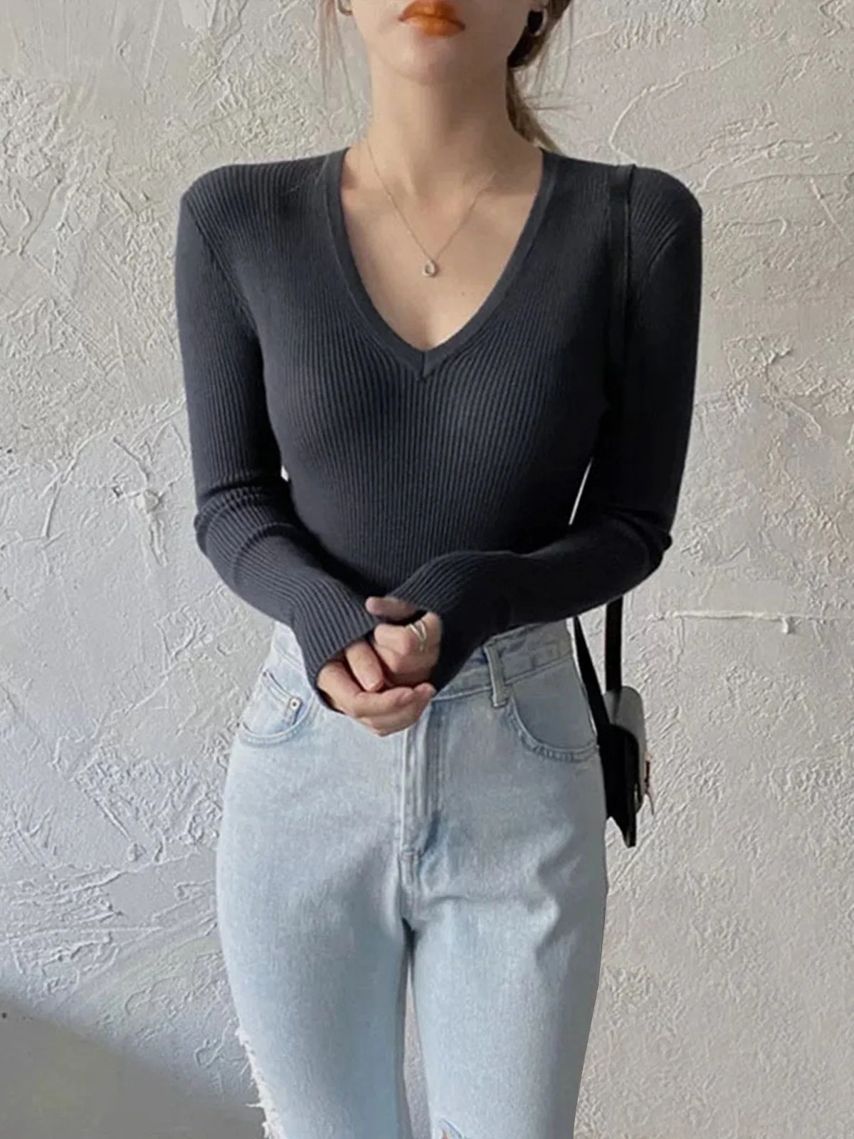 V-Neck Slim Bottoming Sweater